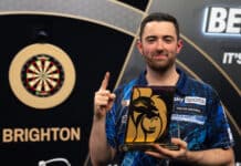 Luke Humphries vei voiton Premier Leaguen Brightonin illassa! Luke Humphries