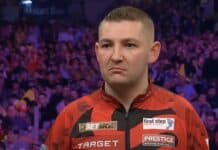 Luke Littler selvisi säikähdyksellä – Näin Nathan Aspinall heitti viisi ottelutikkaa ohi Nathan Aspinall