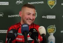 Nyt se on varmaa! – Nathan Aspinall nappasi viimeisen pudotuspelipaikan hot dog nathan aspinall