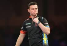 Ruotsalaispelaaja eteni jo 16 parhaan joukkoon dartsin MM-kisoissa – seuraavaksi valtaisa haaste Jeffrey de Graaf historiaa