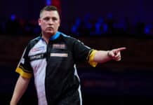 Chris Dobey paineli MM-välierään! Ratkaisi voiton huikealla lopetuksella Chris Dobey