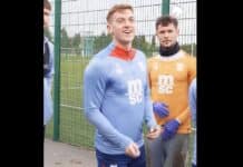 Darts-huuma levisi jalkapallon puolelle – Valioliiga-pelaajat ottivat treeneissä kisan Valioliiga