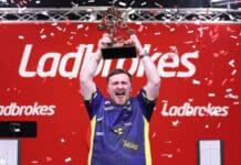 Luke Littler teki historiaa – voitti ylivoimaisella tavalla UK Openin finaalin Luke Littler