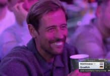 Peter Crouch dartsin MM-kisoissa – ohjaaja tarjosi yleisölle koomista viihdettä Peter Crouch