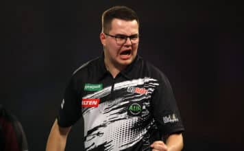 Eeppistä! Gian van Veen heitti ysitikkaisen Poland Darts Openin finaalissa Gian van Veen