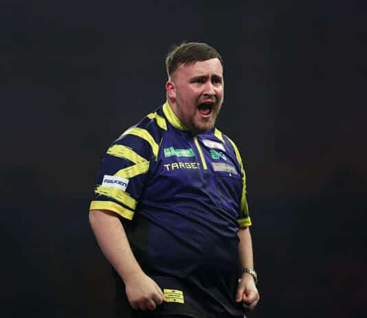 Luke Littler juhli jälleen yhtä titteliä – vei mestaruuden Puolassa Winmau World Masters Luke Littler Saudi Arabia Darts