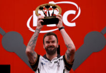 World Series of Darts Finals ratkesi! Ross Smith nappasi uransa toisen merkittävän tittelin Ross Smith